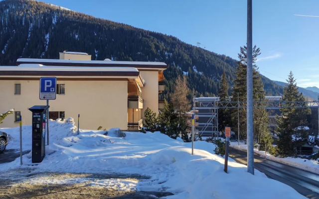 Perla Davos in Davos