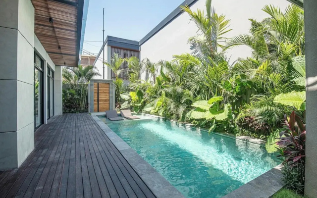 Tropical Elegance 5BR Canggu Villa Near Beach