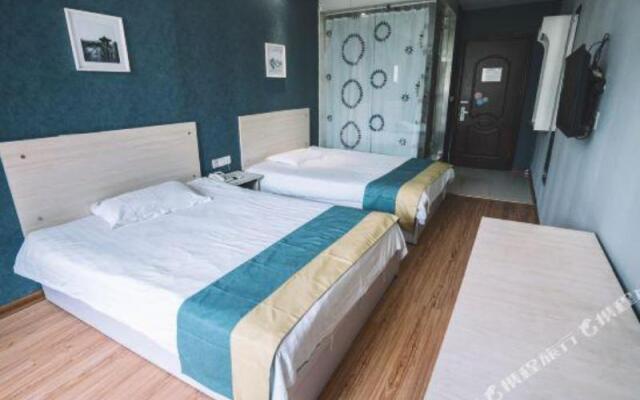 Yibai Hotel (Fengming Jin Street Bus Station)