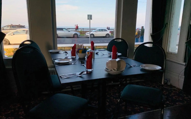 Four Oaks Hotel