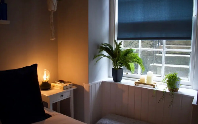 Central, Garden Flat, Sleeps 4, Perfect Location