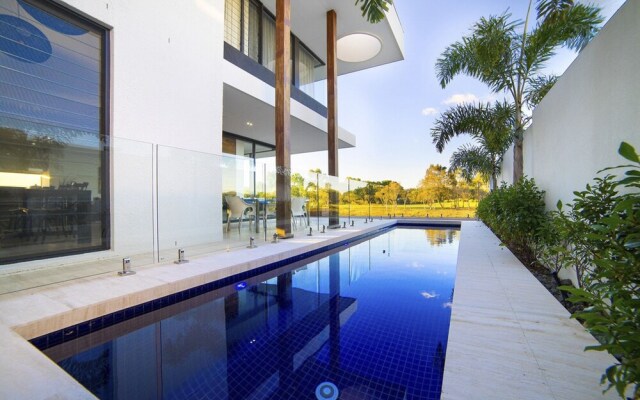 The Pinnacle @ Hope Island Resort