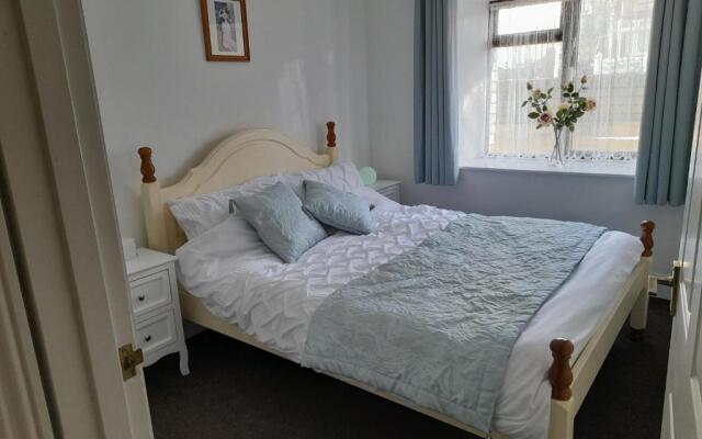 Cosy Apartment Close to Tunnels Beaches
