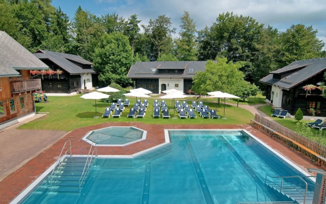 Authentic Apartment in Oberaichwald Near Hiking Area