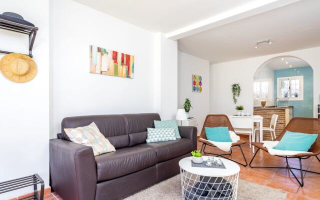 Beachside Apartment with Garden Ref 89
