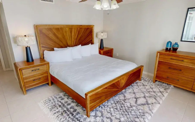 Shoreline Towers 1074 2 Bedroom Condo