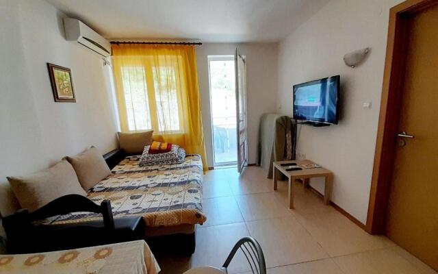 Sunny Beach Hills Apartment - Private