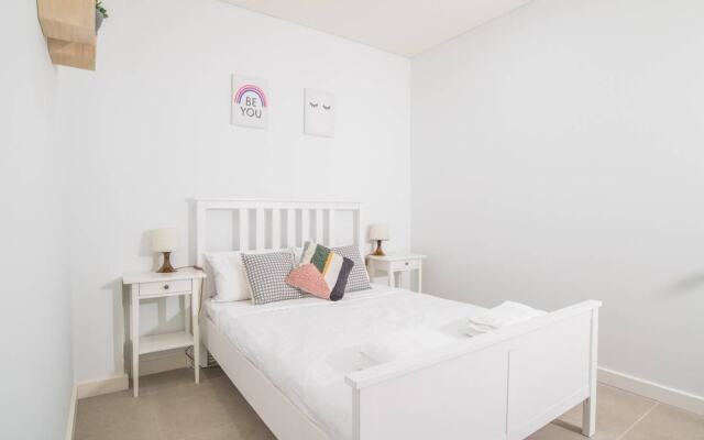 Contemporary Art 2Beds Apt