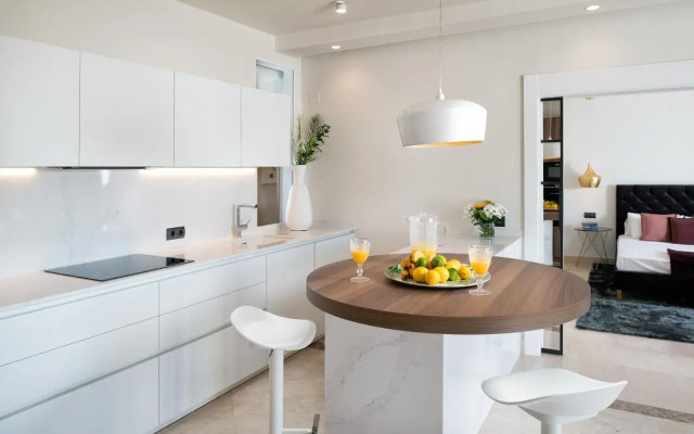 Stunning Modern Apt Frontline beach - RDR206