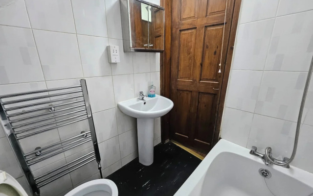 SnoozeDen Wellesley – Near to Slough Station