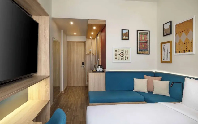 Hampton By Hilton Neom Community 2