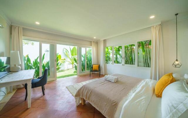 Villa Kelapa Putih - Spacious 4-bedroom Villa with pool PERFECT LOCATION