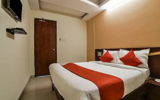 OYO 16061 Hotel Holly Hock