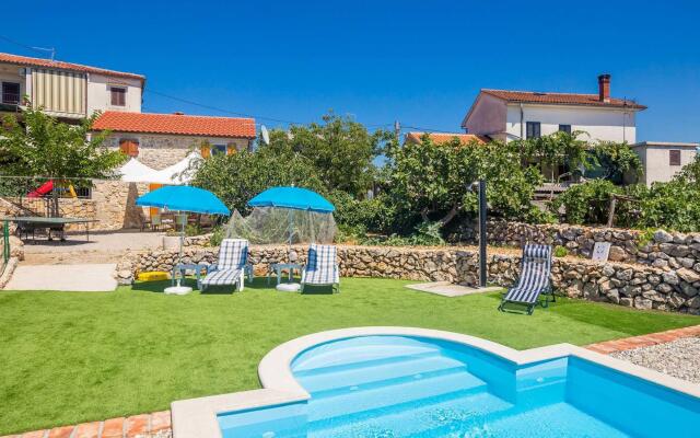 Holiday House Lara 04401