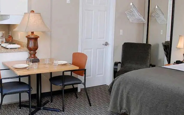 Triple J Hotel & Cabins