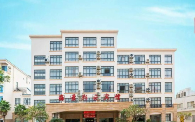 Beihai Seaview Caiyun Hotel (Qiaogang Beach Qiaogang Fengqing Street)