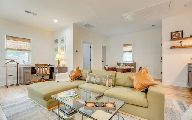 Couples Getaway Near Dtwn ATL & Mercedes-benz!