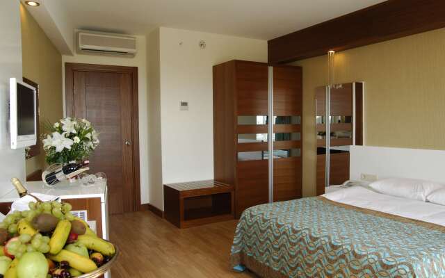 Seaden Sea World Resort & Spa