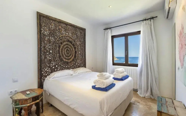 Magnificent Villa With sea Views