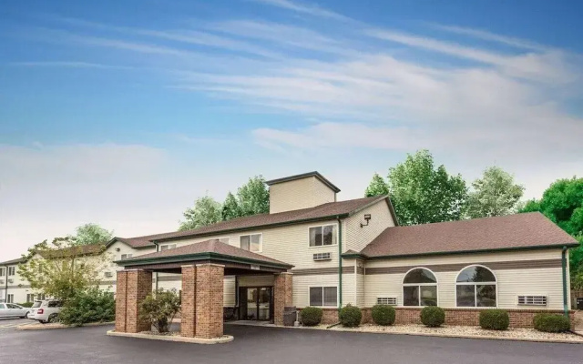 Rock Island Inn & Suites Streator IL