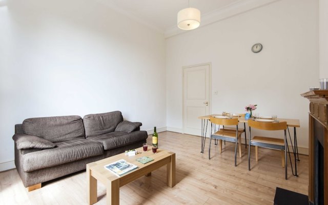 Bright and spacious 2 bed apartment 5 mins away from Earl's Court stat