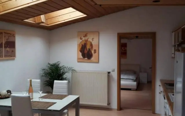 Tla Apartment with Garden