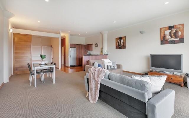 QV Serviced Modern Viaduct Apartment - 805