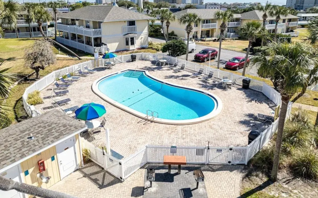 8226 is an upstairs pet friendly studio located in Sandpiper Cove by RedAwning