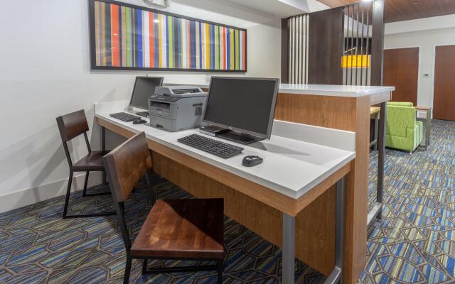 Holiday Inn Express Indianapolis - Southeast by IHG