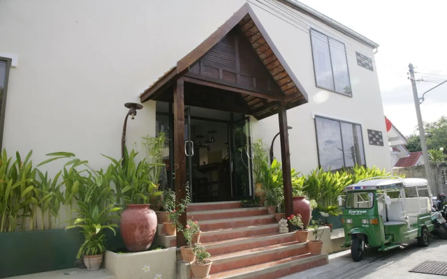 RedDoorz Plus Evergreen Boutique Hotel