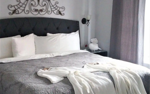 Starfish Manor Oceanfront Hotel