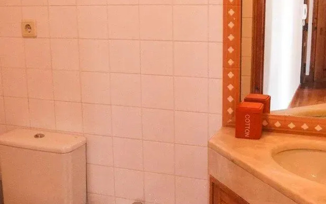 Quiet and Sunny central Lisbon apartment