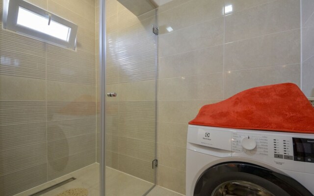 Nina Kru evo in Kru evo