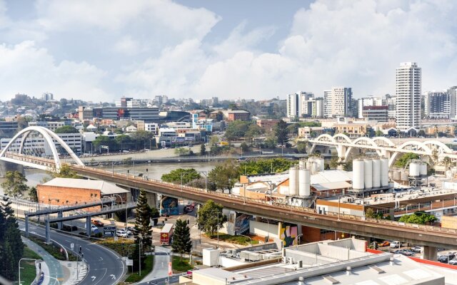 Brisbane One Apartments by CLLIX