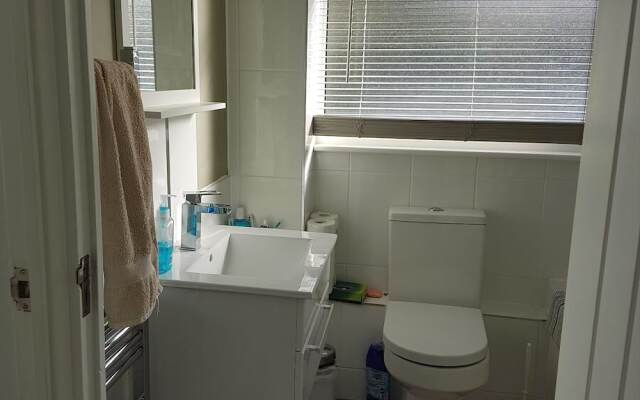 Quiet house beside Stansted Airport