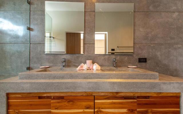 Villa Nirvana 3 Br, 500m from the beach