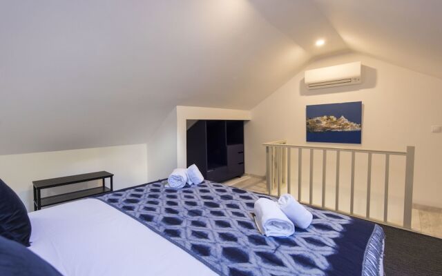 Traditional Duplex Terrace Principe Real