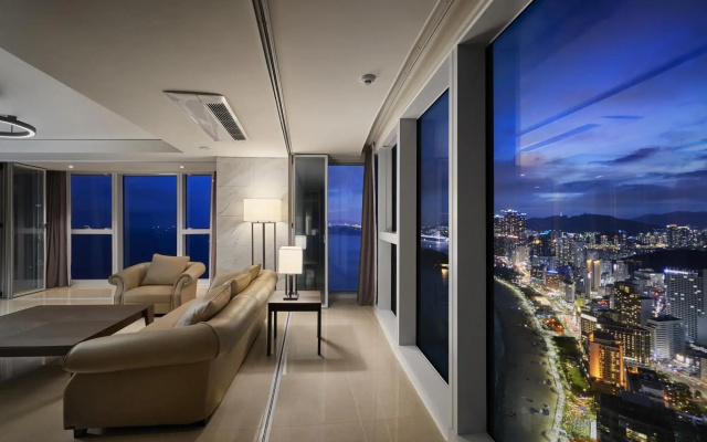 Ocean L Suite  (Beach View with 3 Bedrooms)