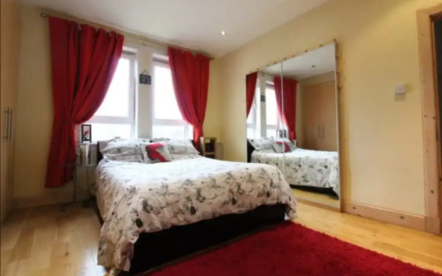 Charming, Spacious 1BR Flat for 4 in Edinburgh