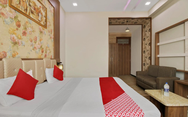 OYO 72039 Royal Guest House