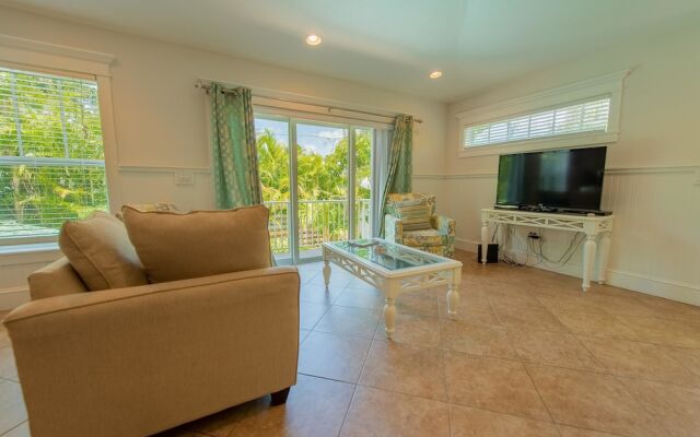 Hawaiian Tide Apartment 3