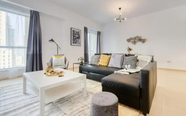 Serene Apt w Large Patio Cls to Bluewaters JBR - Hotel in ดูไบ - Photo 3