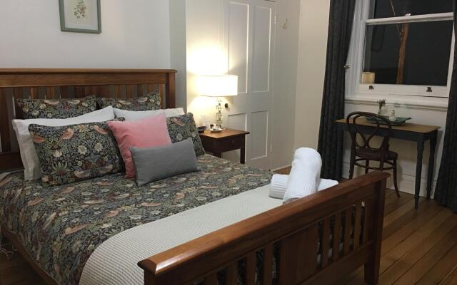 Cygnet Old Bank B & B Cafe & Gift Store
