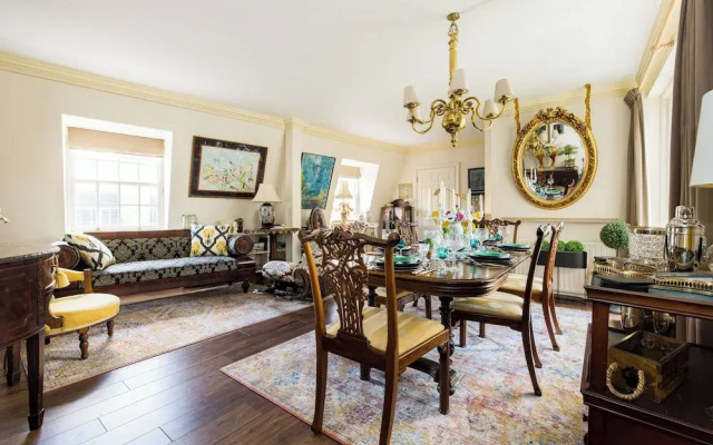 Mayfair 3-bed 6-guest W/patio & ac Berkeley Square
