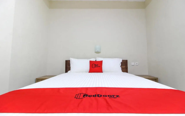 RedDoorz near Jogja Kembali Monument 3