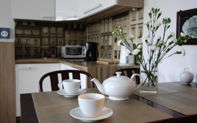 Krakowskie Przedmiescie - Night and Day