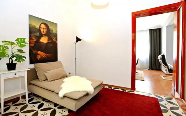 Amazing Flat Near Bagdat Street With Enticing Interior Design in Kadikoy