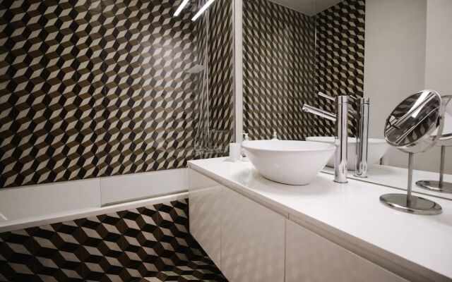 JOIVY Elegant 2BR Apt nearby tram 28E stop - Portas Sol