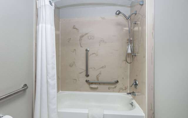 Days Inn by Wyndham Greenville MS