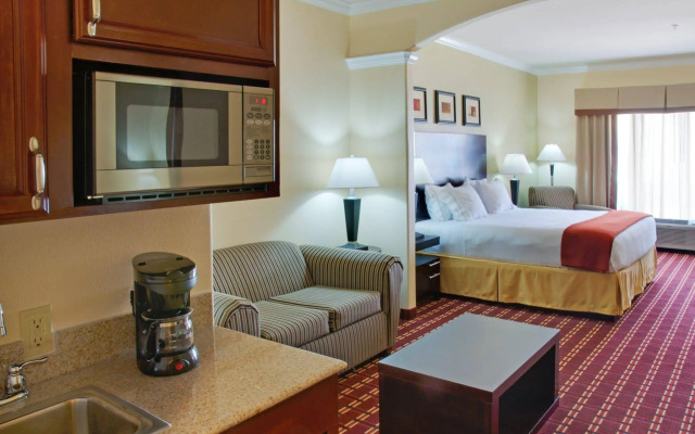 Holiday Inn Express Hotel & Suites Sealy by IHG